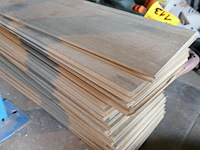 4 pakken tegels 45x45 cm + stapel laminaat - afbeelding 5 van  5