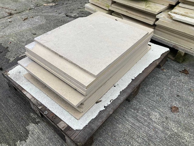 4 paletten bourgondische witsteen massangis banen - afbeelding 1 van  7