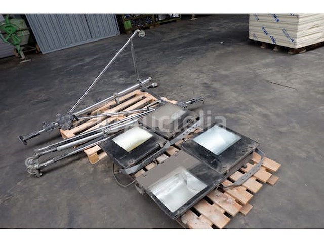 4 philips bouwplaatsspotlights - afbeelding 4 van  8