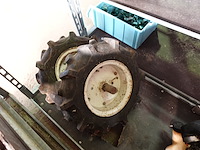 4 plantenkarren met tuinmateriaal (bosmaaiers, stokzaag, haagschaar…) - afbeelding 11 van  20