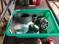 4 plantenkarren met tuinmateriaal (bosmaaiers, stokzaag, haagschaar…) - afbeelding 14 van  20