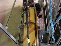 4 plantenkarren met tuinmateriaal (bosmaaiers, stokzaag, haagschaar…) - afbeelding 16 van  20