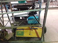 4 plantenkarren met tuinmateriaal (bosmaaiers, stokzaag, haagschaar…) - afbeelding 17 van  20