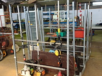 4 plantenkarren met tuinmateriaal (bosmaaiers, stokzaag, haagschaar…) - afbeelding 20 van  20