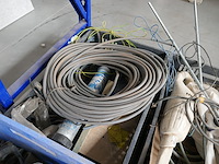 4 plastieken bakken met inhoud - afbeelding 5 van  6