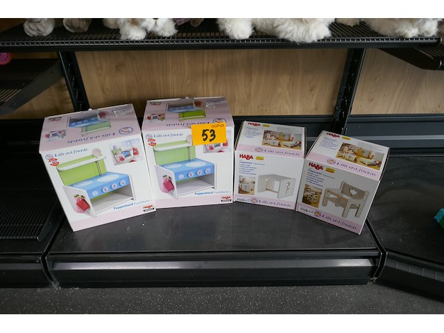 4 poppenmeubels - afbeelding 1 van  3