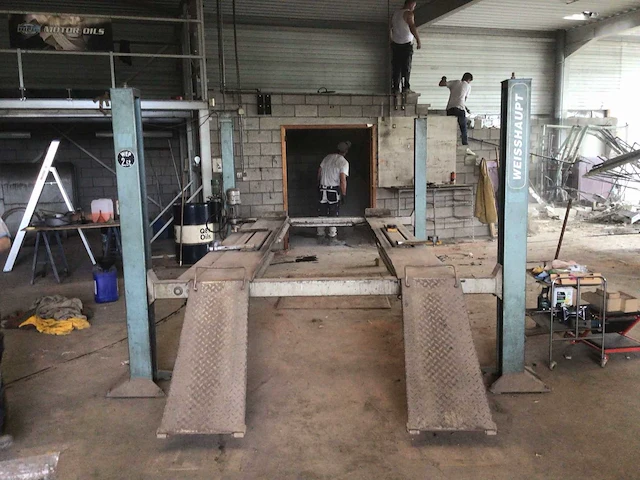 4-post lift - afbeelding 1 van  14
