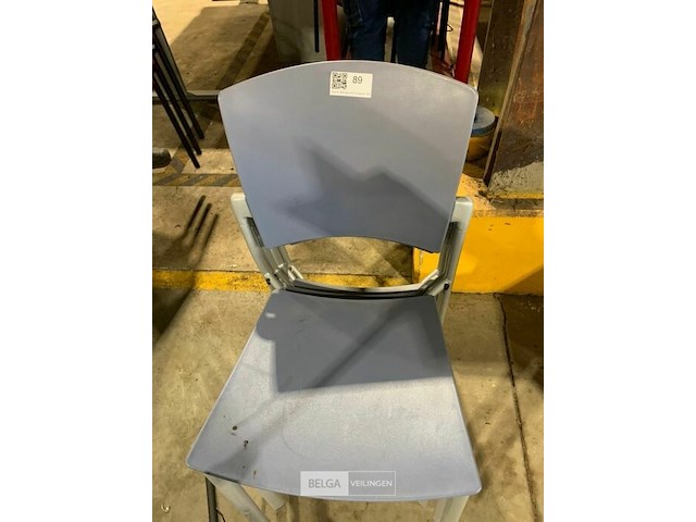 4 pvc stapelstoelen - afbeelding 1 van  2