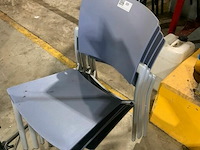 4 pvc stapelstoelen - afbeelding 2 van  2