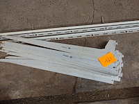 4 rails voor rekken en haken