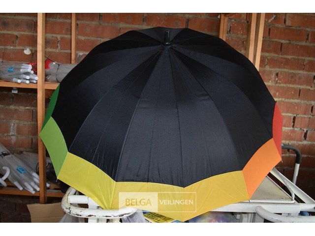 4 regenboogkleuren paraplu's - afbeelding 1 van  2