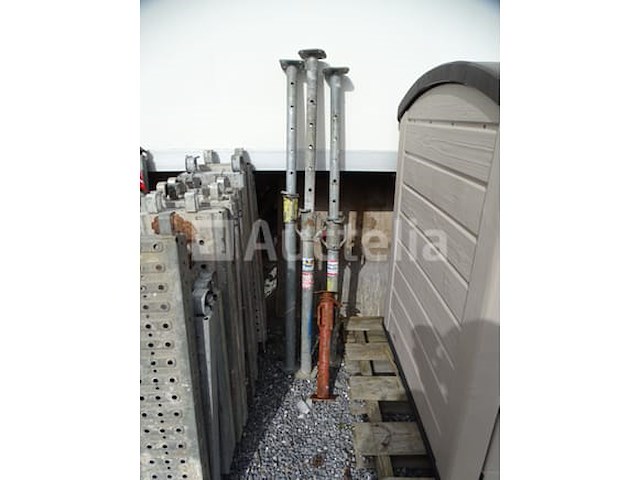 4 rekwisieten - afbeelding 1 van  2