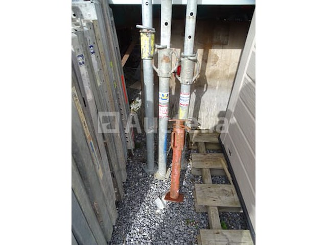 4 rekwisieten - afbeelding 2 van  2