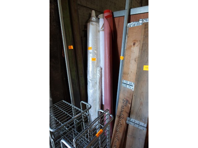 4 rollen o.a. matrasbeschermer, gordijnstof, skai, beschermhoes parasol - afbeelding 1 van  3
