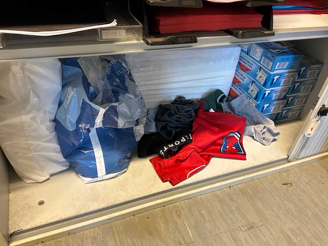 4 rolluikkasten inhoudende knutselmaterialen - afbeelding 12 van  13