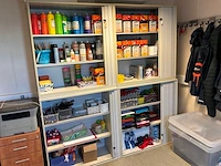 4 rolluikkasten inhoudende knutselmaterialen