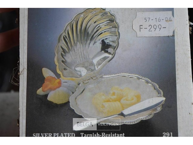 4 schelpvormige boterpotjes , peper zout en olie inschenkkan - afbeelding 3 van  3