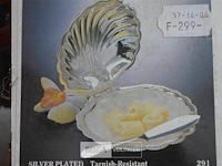 4 schelpvormige boterpotjes , peper zout en olie inschenkkan - afbeelding 3 van  3