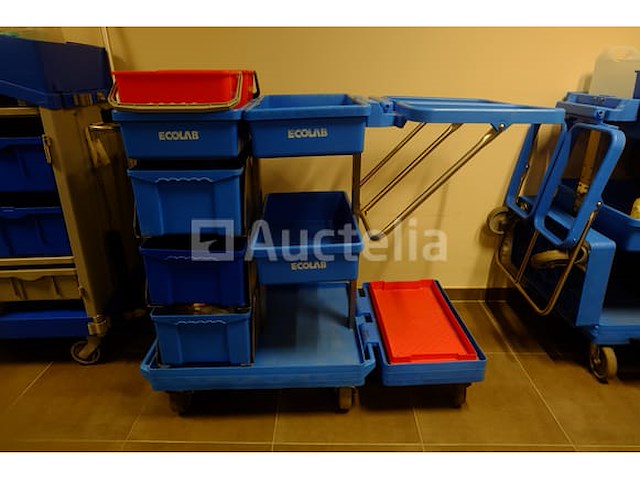 4 schoonmaakwagens - afbeelding 1 van  7