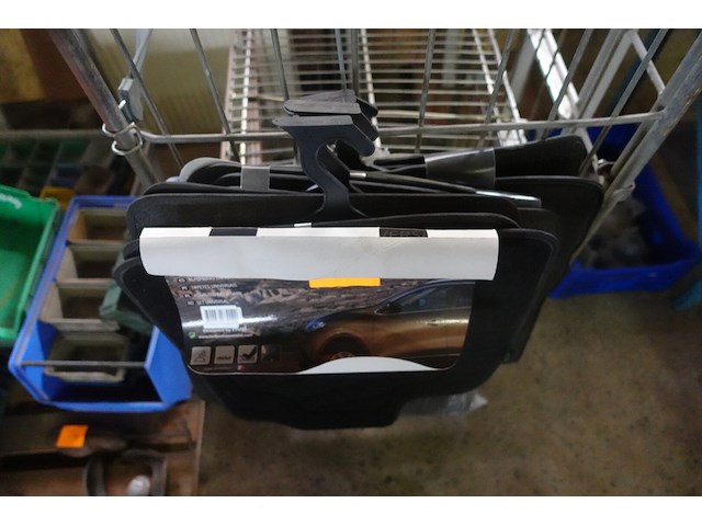 4 sets universele autotapijten - afbeelding 5 van  5