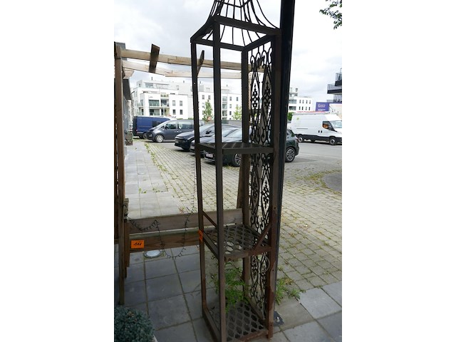 4 smeedijzeren plantenrekken - afbeelding 1 van  3