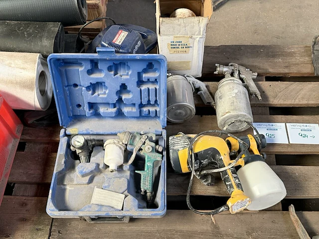 4 spuitpistolen, 1 polijstmachine - afbeelding 1 van  8
