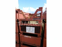 4 stapelbare metalen bakken