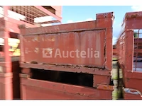 4 stapelbare metalen bakken