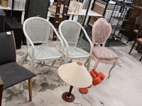 4 stoelen en 2 lampen - afbeelding 3 van  3