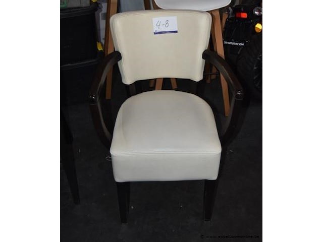 4 stoelen, licht beschadigd - afbeelding 1 van  1