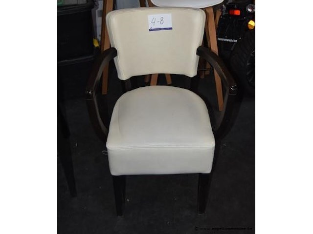 4 stoelen, licht beschadigd - afbeelding 1 van  1