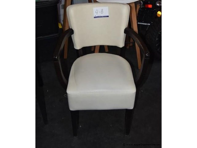 4 stoelen, licht beschadigd - afbeelding 1 van  1