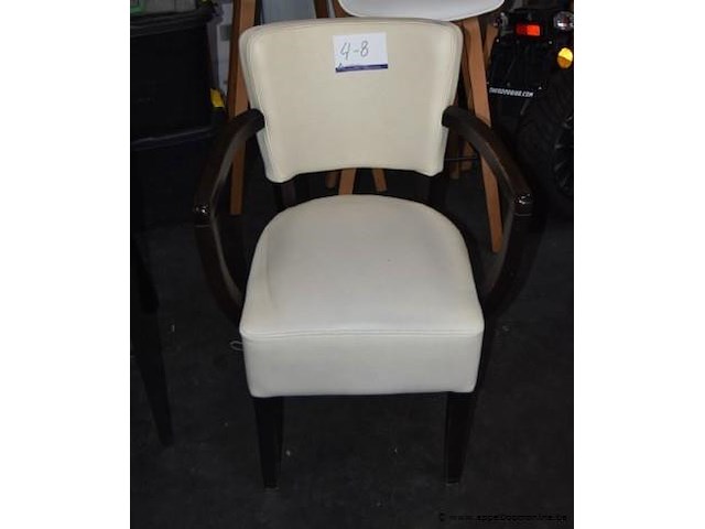 4 stoelen, licht beschadigd - afbeelding 1 van  1