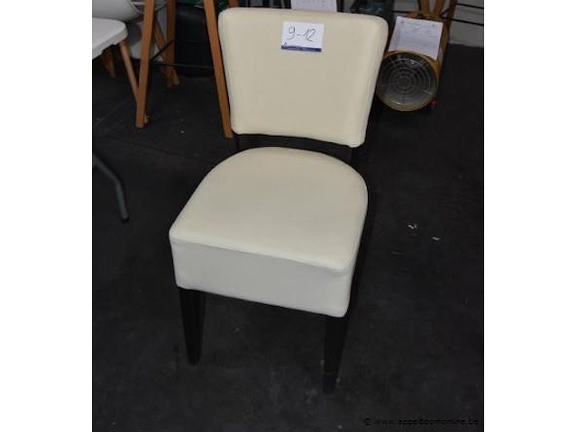 4 stoelen, licht beschadigd - afbeelding 1 van  1