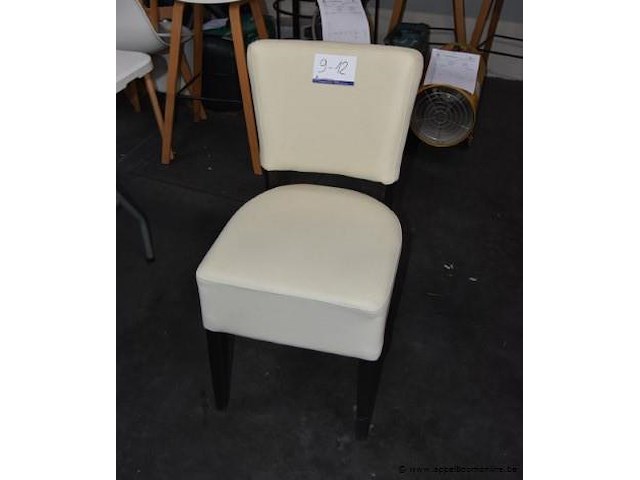 4 stoelen, licht beschadigd - afbeelding 1 van  1