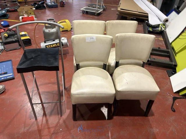 4 stoelen met barkruk - afbeelding 1 van  6