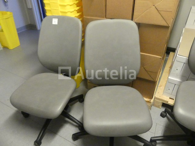 4 stoelen op wielen - afbeelding 5 van  6