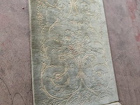 4 stoelen wit met rieten rug en stoffen zit, 2 stoelen met armleuning wit met rieten rug en stoffen zit, 3 kleine tapijten - afbeelding 3 van  13