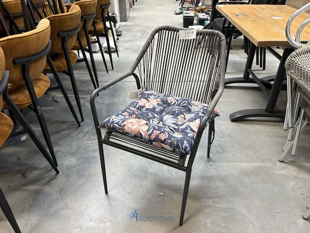 4 stoelen - afbeelding 1 van  5