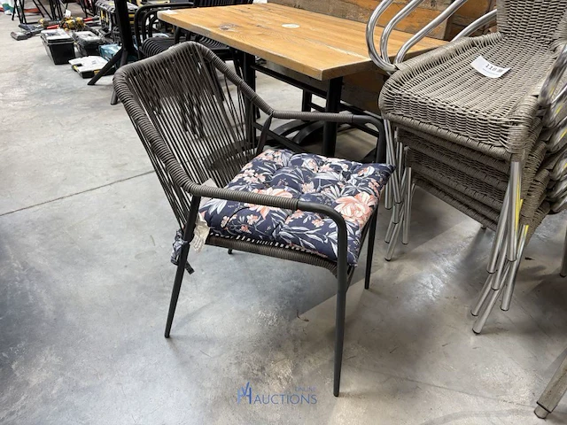 4 stoelen - afbeelding 2 van  5