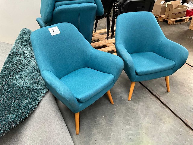 4 stoffen zetels en tapijt - afbeelding 1 van  12