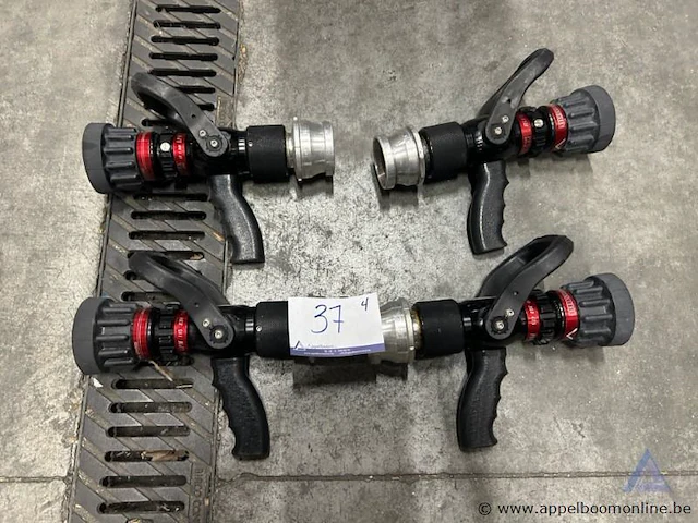 4 straalpijpen protek, met handgrepen. - afbeelding 1 van  2