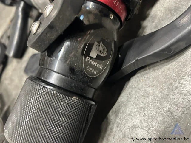 4 straalpijpen protek, met handgrepen. - afbeelding 2 van  2