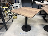 4 tafels van plm 70 x 70 x 75 cm voorzien van formica bovenblad en metalen onderstel