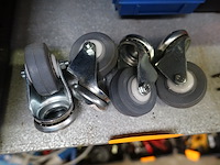 4 vaste kleine wielen - afbeelding 1 van  1