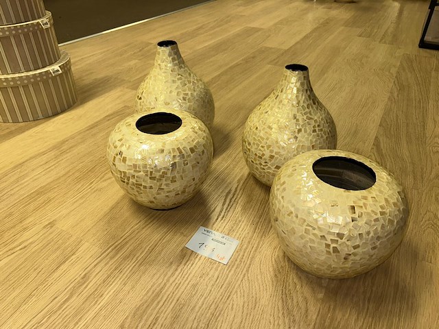 4 vazen - afbeelding 1 van  6