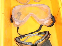 4 veiligheidsbrillen - afbeelding 1 van  2