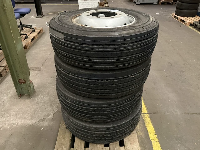 4 velgen met band - afbeelding 1 van  4