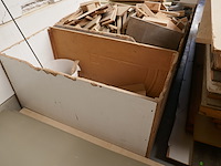 4 verrijdbare houten bakken met inhoud - afbeelding 3 van  4