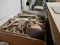 4 verrijdbare houten bakken met inhoud - afbeelding 4 van  4